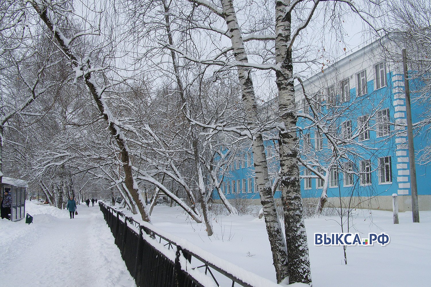 Снаружи выглядит лучше, особенно вечером